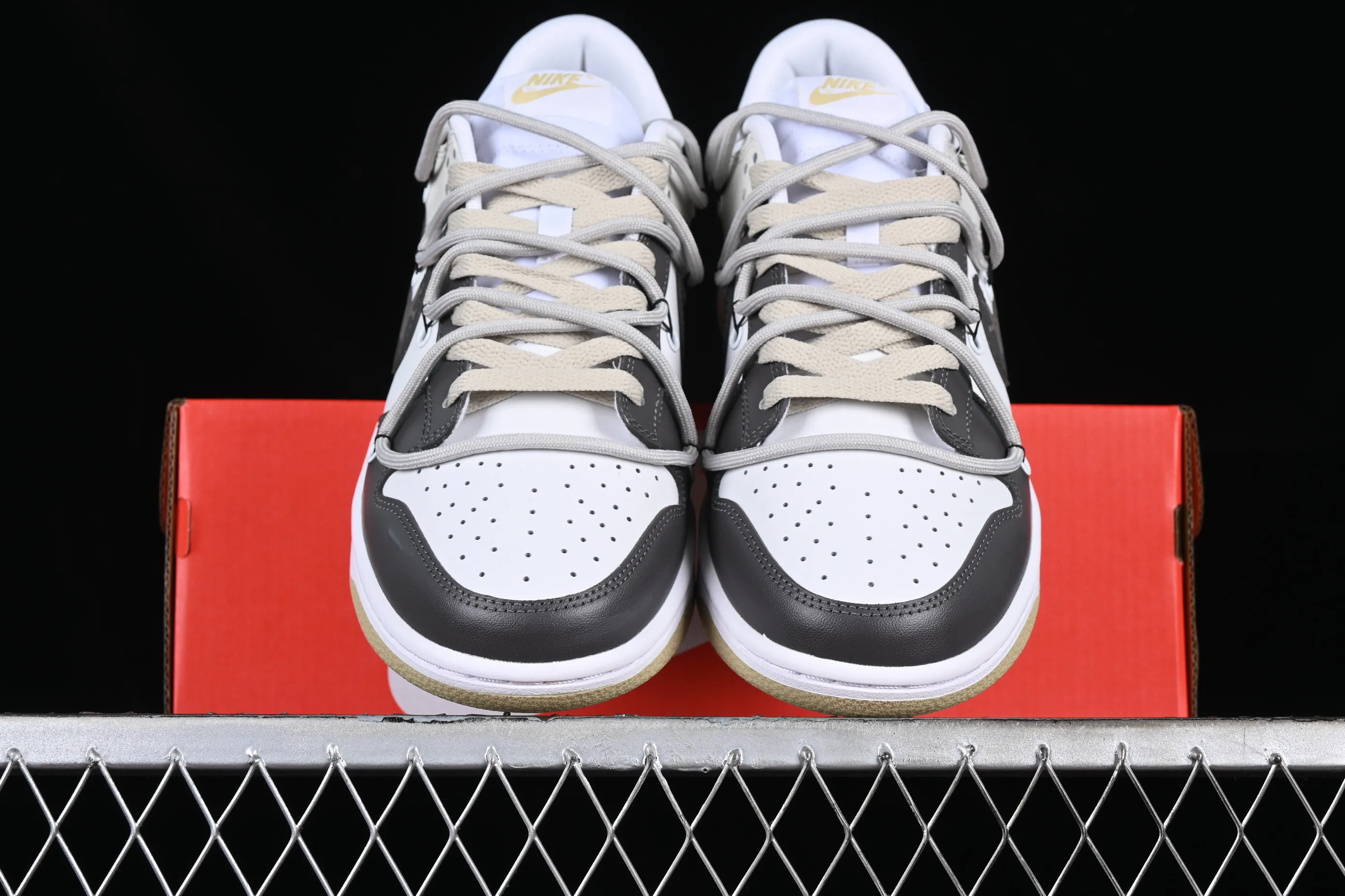 All Categories Nk SB Dunk Series Nk SB Dunk Low Low-top sneakers Nk Dunk Low "Team Gold" Official custom-cracked SB strap low-top casual sneakers DV0833-100